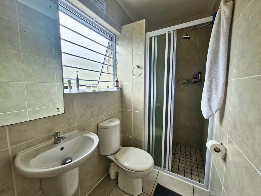 To Let 3 Bedroom Property for Rent in Pinehurst Western Cape